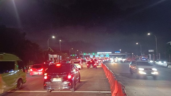 Arus Kendaraan di Sejumlah Jalur Utama Terpantau Padat Sejak Pagi